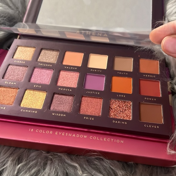 18 COLOR EYESHADOW SET- Athena- by Bad Habit - Highly pigmented like Huda Beauty - Picture 4 of 8